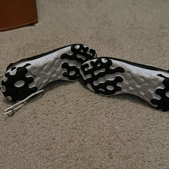 Black and green Nike react - Picture 3 of 5